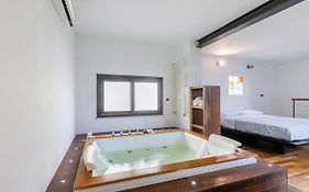 Castello Della Zisa Flat With Jacuzzi And Terrace